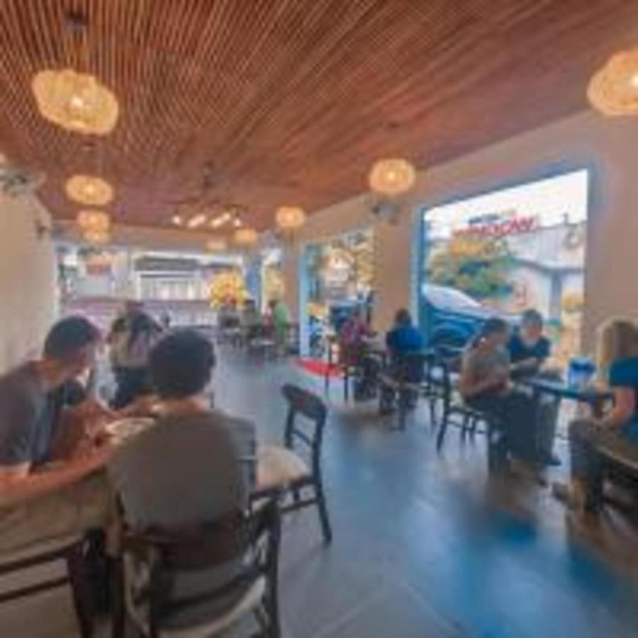 Window Homestay Kon Tum Екстер'єр фото